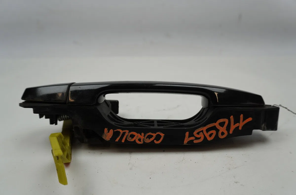 Poignee ext porte ard Toyota COROLLA Verso (ZER_, ZZE12_, R1_) 2.2 d-4d (aur10_) (2005-2009) 5 portes occasion