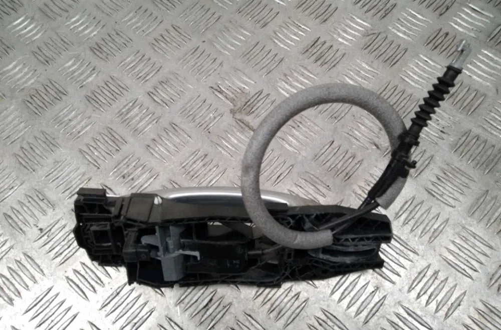 Poignee ext porte ard Volkswagen GOLF VI (5K1) 1.6 tdi (2009-2012) 5 portes occasion