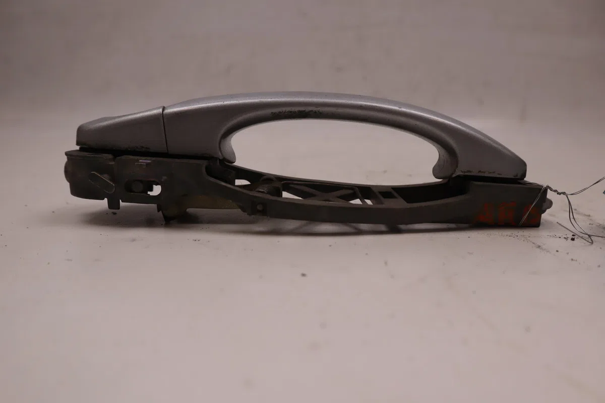 Poignee ext porte ard Volkswagen TOURAN (1T1, 1T2) 1.9 tdi (2003-2004) 5 portes occasion