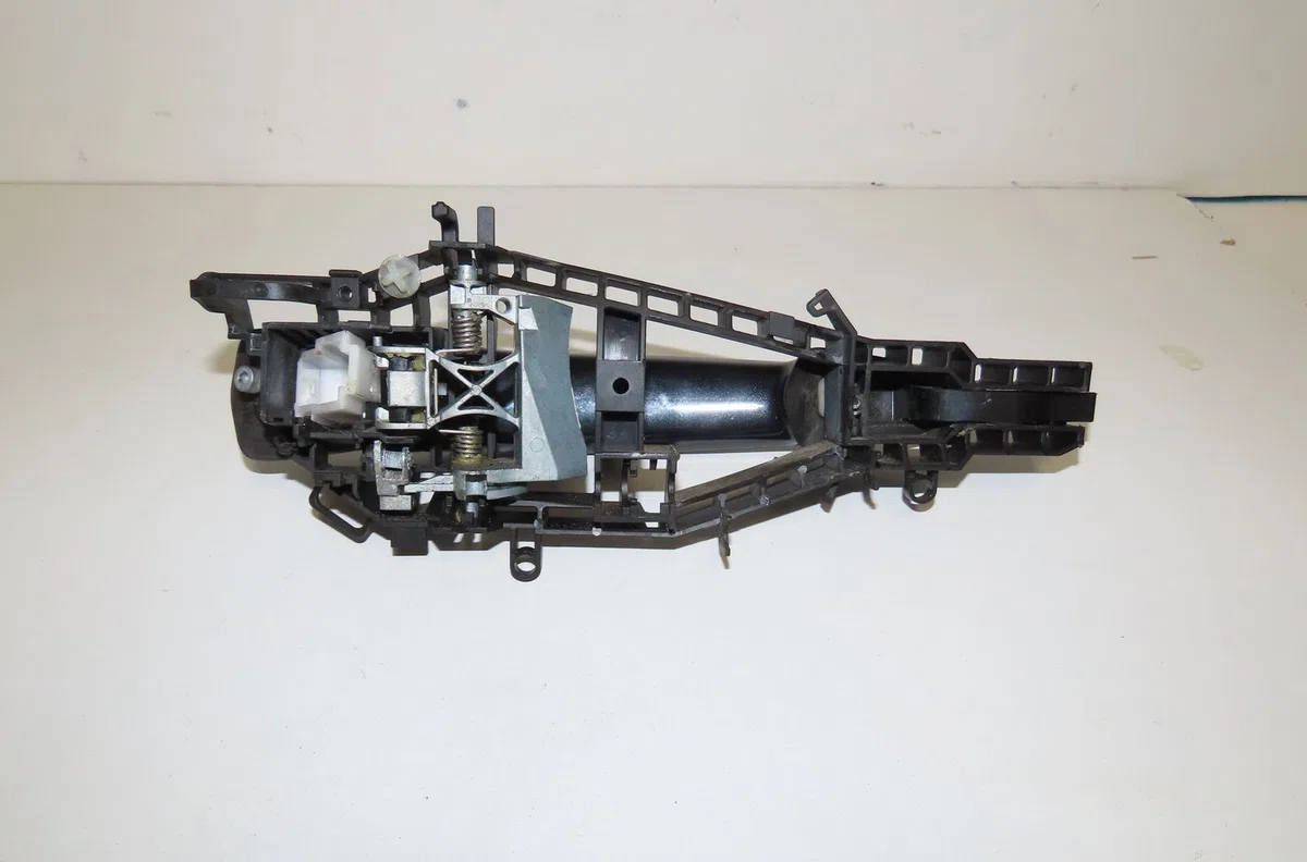 Poignee ext porte arg Bmw 1 (F20) 118 d (2011-2015) occasion
