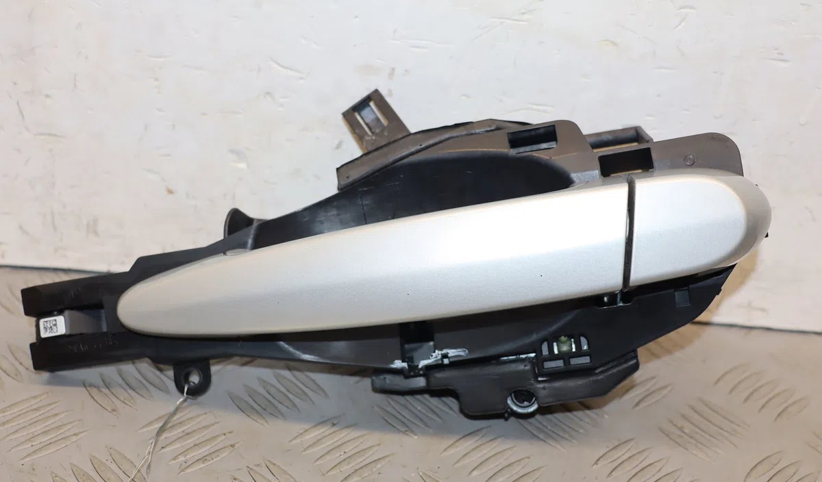 Poignee ext porte arg Bmw X3 (F25) Xdrive 20 d (2010-2014) occasion