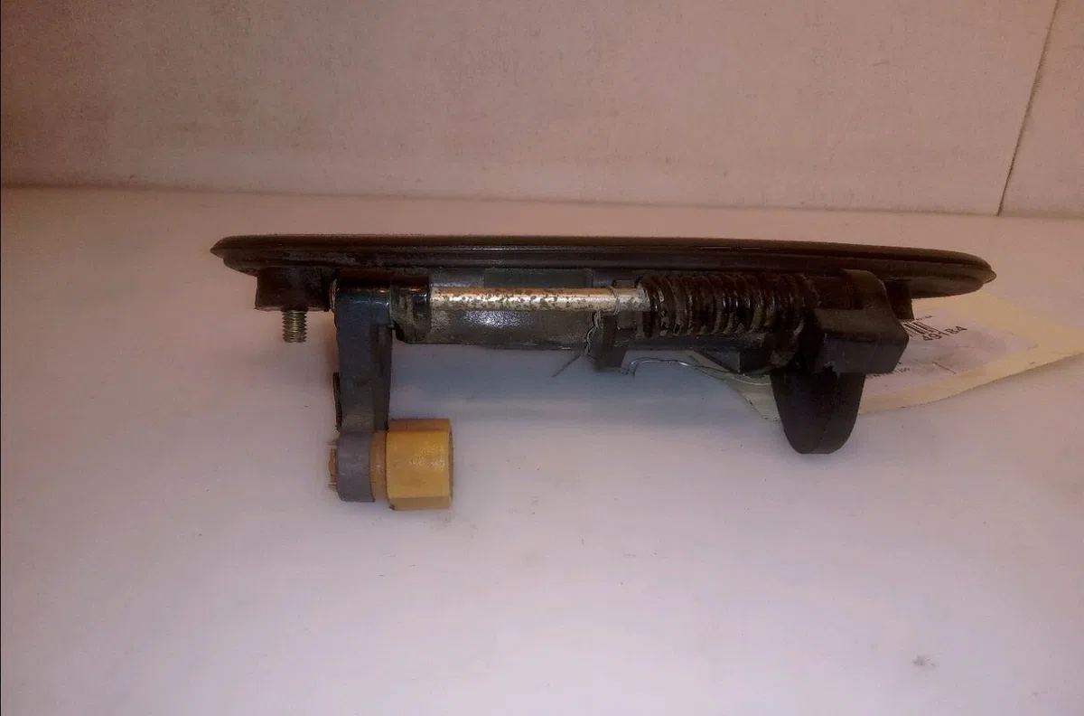 Poignee ext porte arg Mazda 626 V Hatchback (GF) 1.8 (gf8p) (1997-1999) occasion
