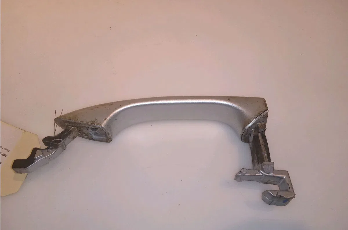 Poignee ext porte arg Mercedes-benz CLASSE E (W211) E 200 cdi (211.004) (2002-2008) occasion
