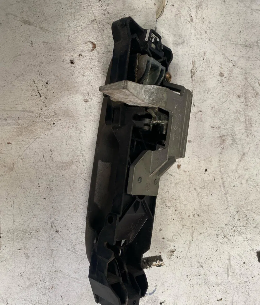 Poignee ext porte arg Nissan MICRA III (K12) 1.2 16v (2003-2010) occasion