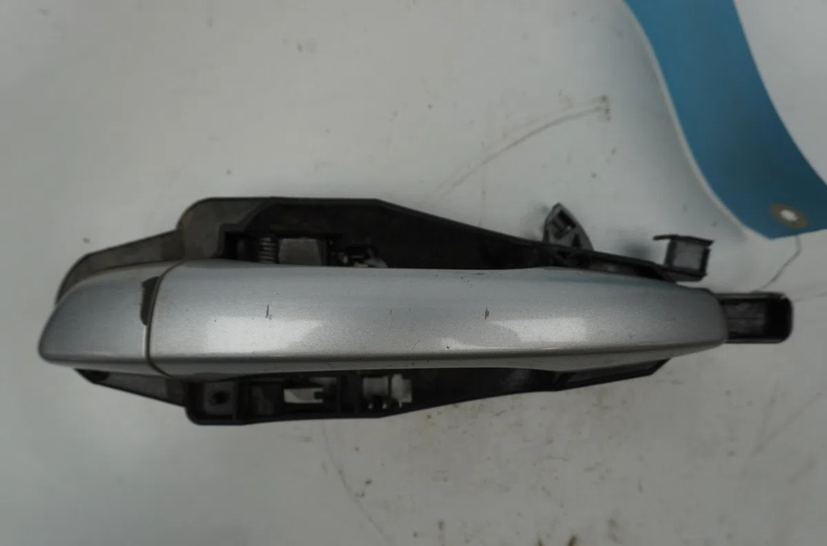 Poignee ext porte arg Peugeot 308 II (LB_, LP_, LW_, LH_, L3_) 1.6 hdi (2013-2021) occasion