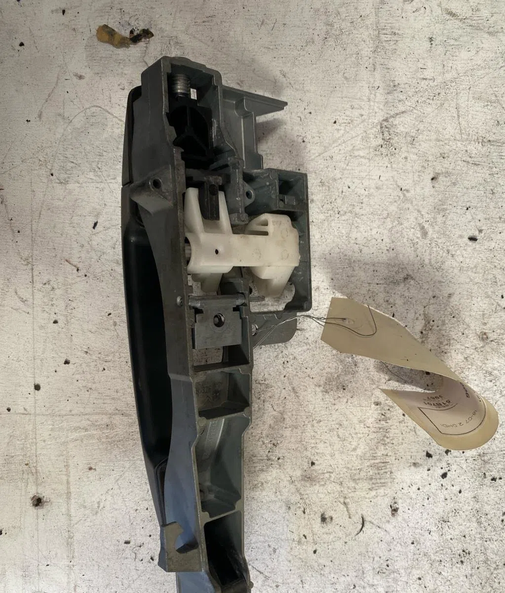 Poignee ext porte arg Peugeot 407 (6D_) 2.0 hdi 135 (6drhrh, 6drhre, 6drhrg, 6drhrj) (2004-2010) 4 portes occasion