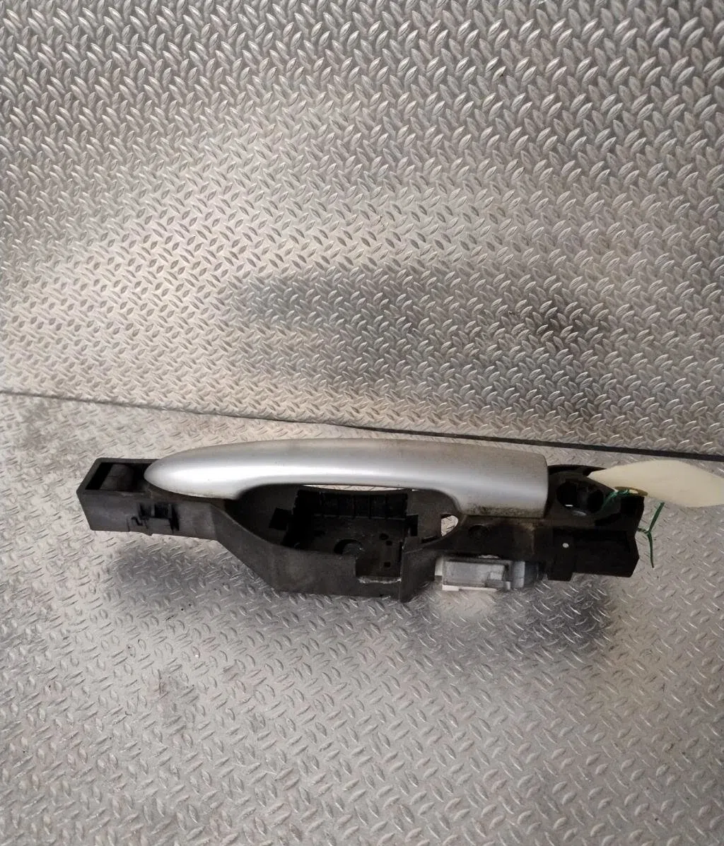 Poignee ext porte arg Renault CLIO III (BR0-1, CR0-1) 1.2 16v (br0p, cr0p) (2007-2014) occasion