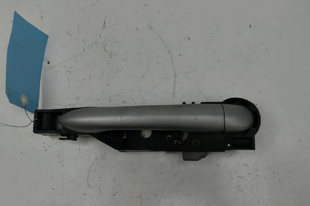 Poignee ext porte arg Renault CLIO III (BR0-1, CR0-1) 1.5 dci (c-br0g, c-br1g) (2005-2012) 5 portes occasion