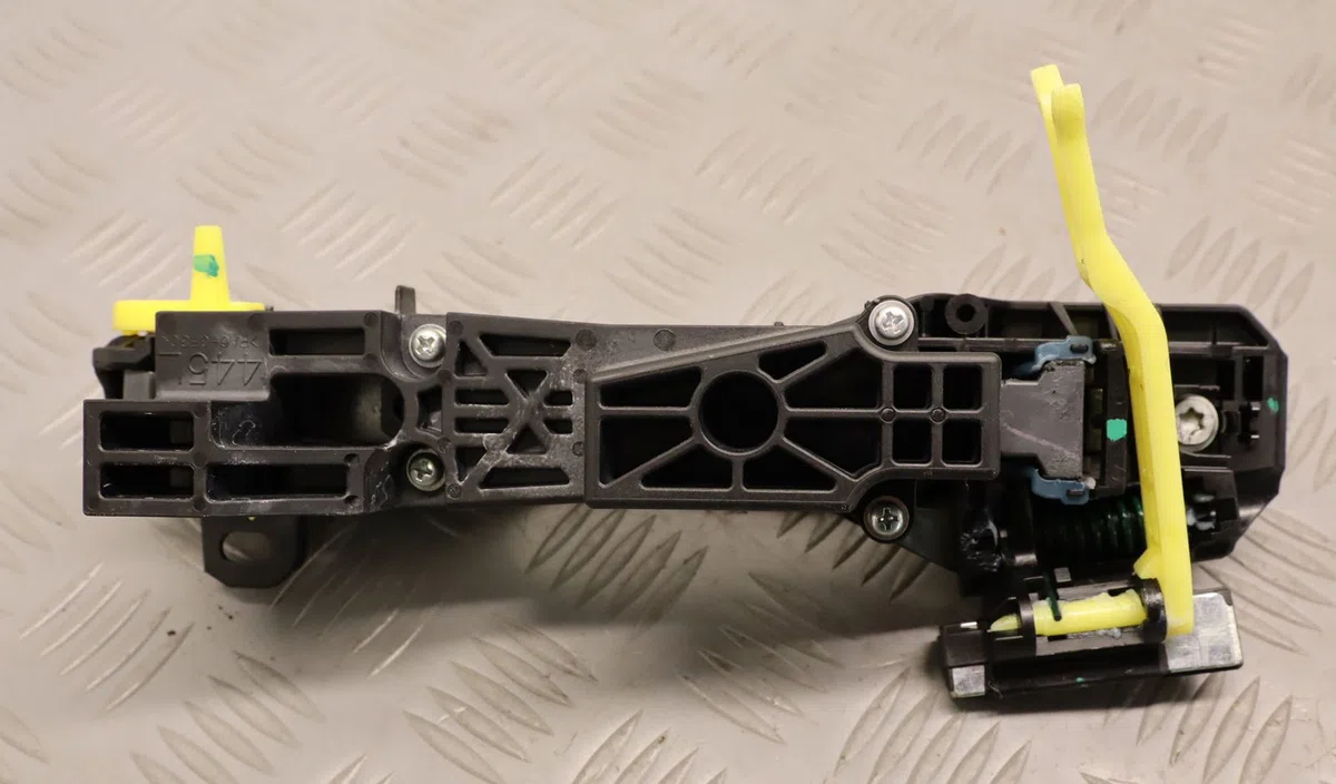 Poignee ext porte arg Toyota AVENSIS Break (_T27_) 2.0 d-4d (adt270_) (2011-2018) occasion