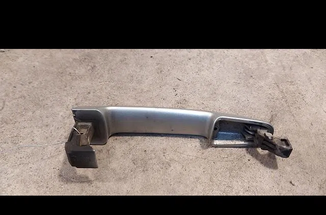 Poignee ext porte arg Toyota COROLLA (_E12_) 1.4 d (nde120_) (2004-2007) 5 portes occasion