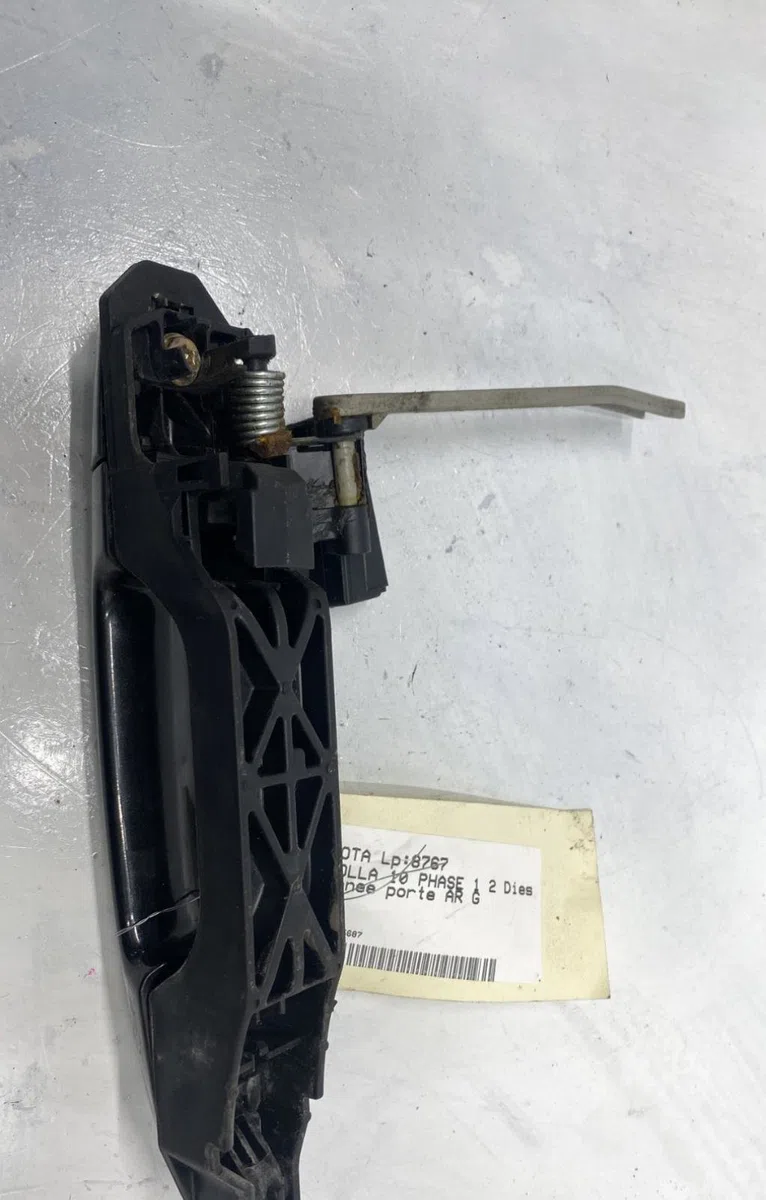 Poignee ext porte arg Toyota COROLLA (_E12_) 2.0 d-4d (cde120r_, cde120l_) (2002-2006) occasion