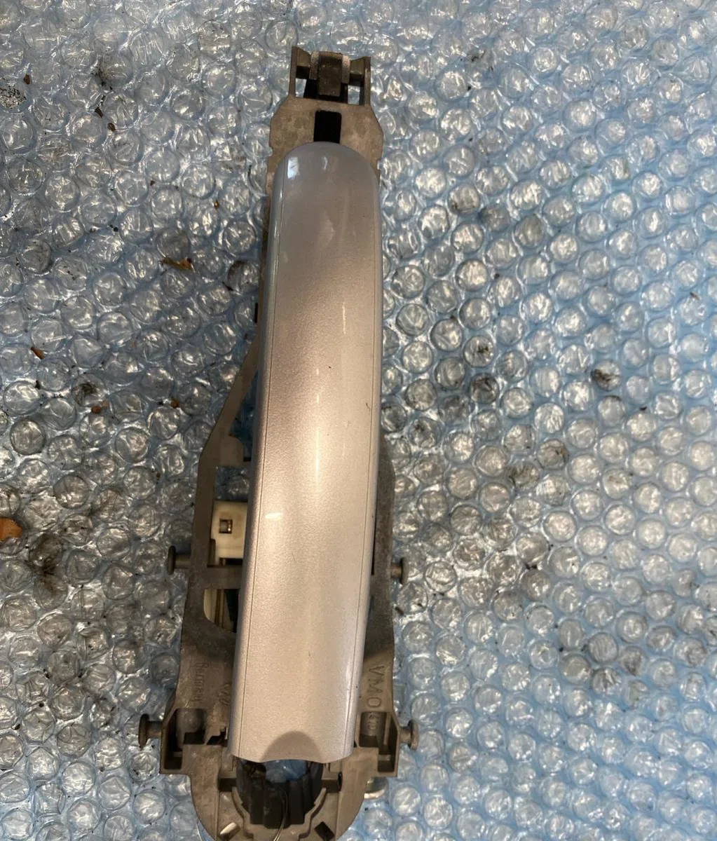 Poignee ext porte arg Volkswagen GOLF PLUS V (5M1, 521) 1.9 tdi (2005-2009) 5 portes occasion
