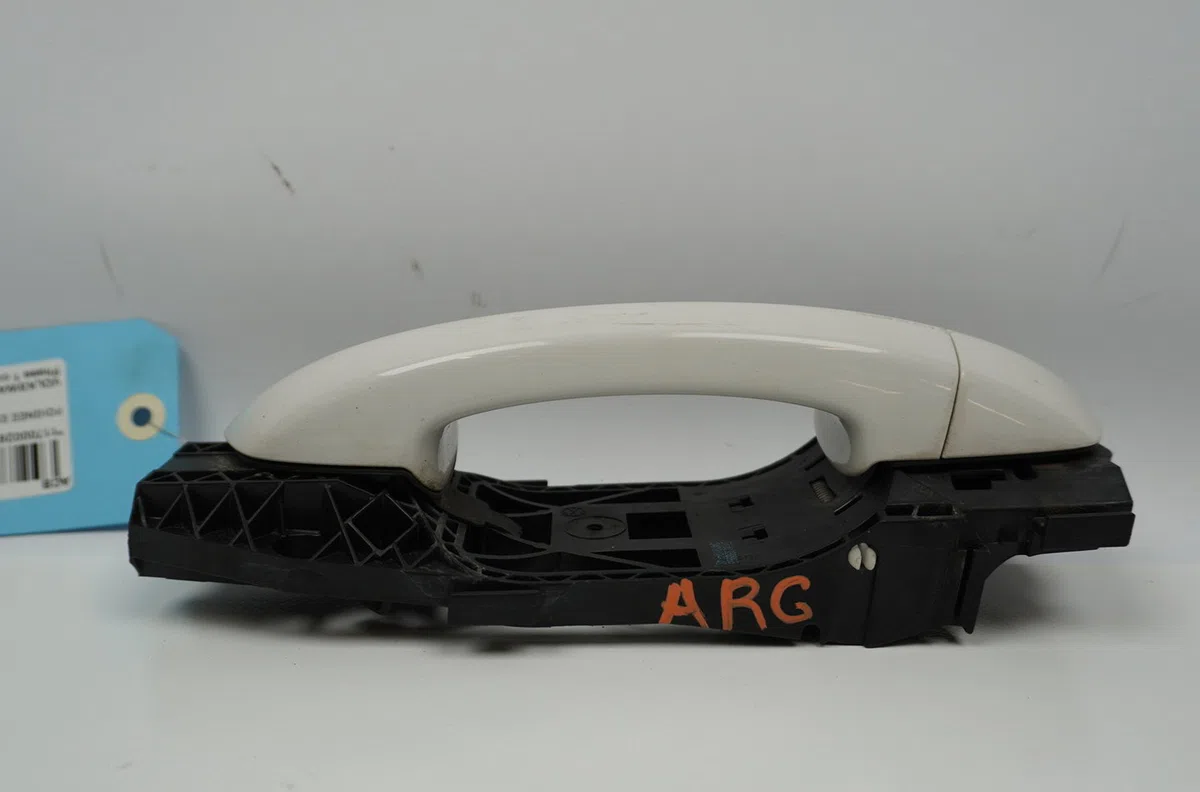 Poignee ext porte arg Volkswagen GOLF VI (5K1) 1.6 tdi (2009-2012) 5 portes occasion