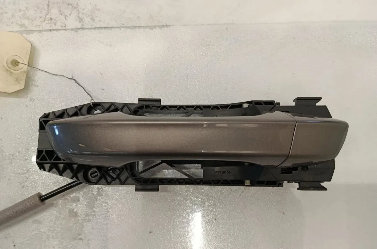 Poignee ext porte arg VOLKSWAGEN POLO 6 PHASE 1 occasion