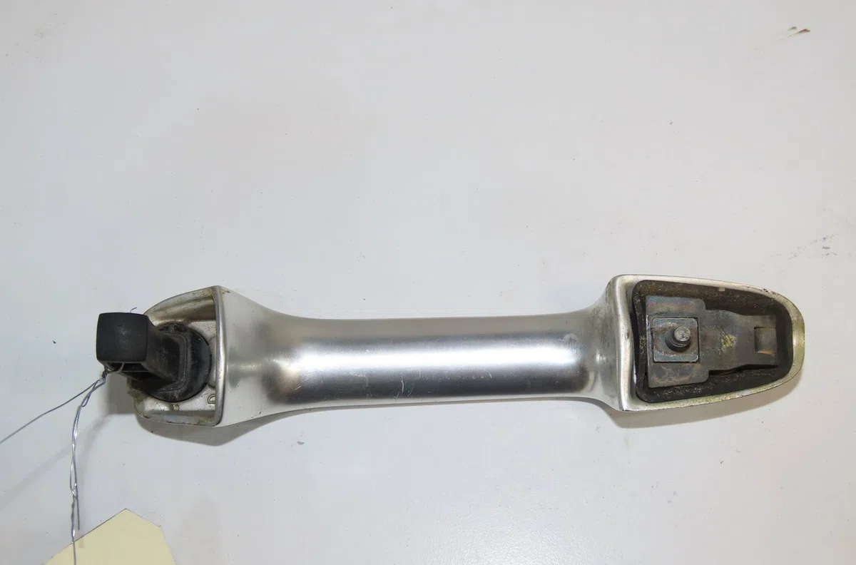 Poignee ext porte avd Alfa romeo 147 (937_) 1.9 jtdm 8v (937.axd1a, 937.axu1a, 937.bxu1a) (2005-2010) occasion