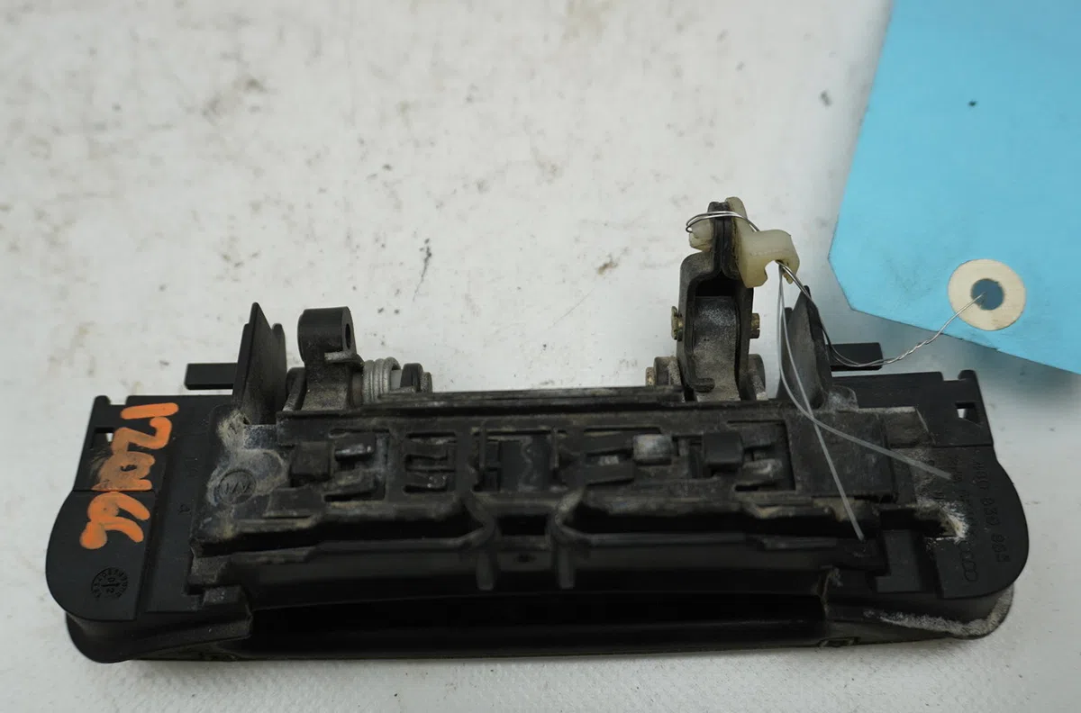 Poignee ext porte avd Audi A3 (8L1) 1.9 tdi (1996-2001) occasion