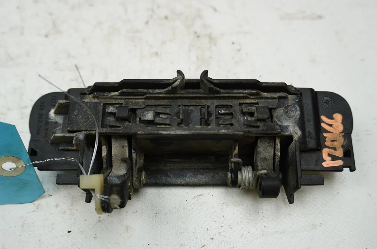 Poignee ext porte avd Audi A3 (8L1) 1.9 tdi (1996-2001) occasion