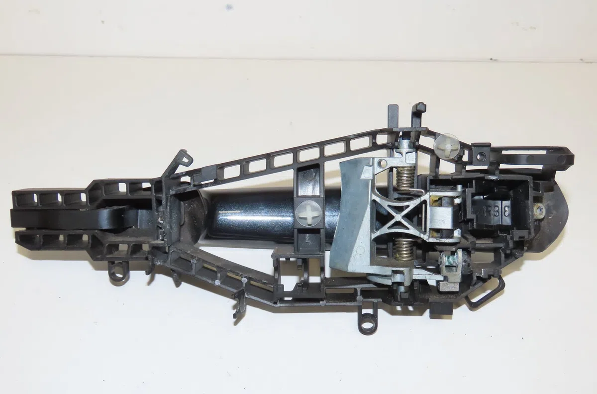 Poignee ext porte avd Bmw 1 (F20) 118 d (2011-2015) occasion