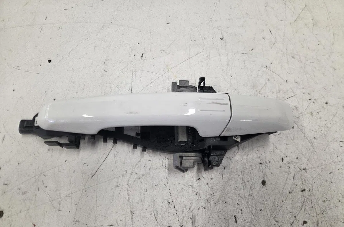 Poignee ext porte avd LAND ROVER RANGE ROVER 1 EVOQUE PHASE 1 occasion
