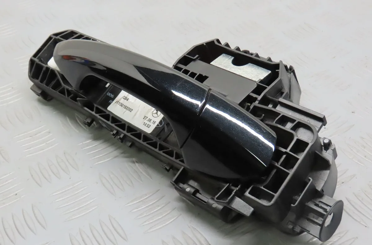 Poignee ext porte avd Mercedes-benz CLASSE A (W176) A 180 (176.042) (2012-2018) occasion