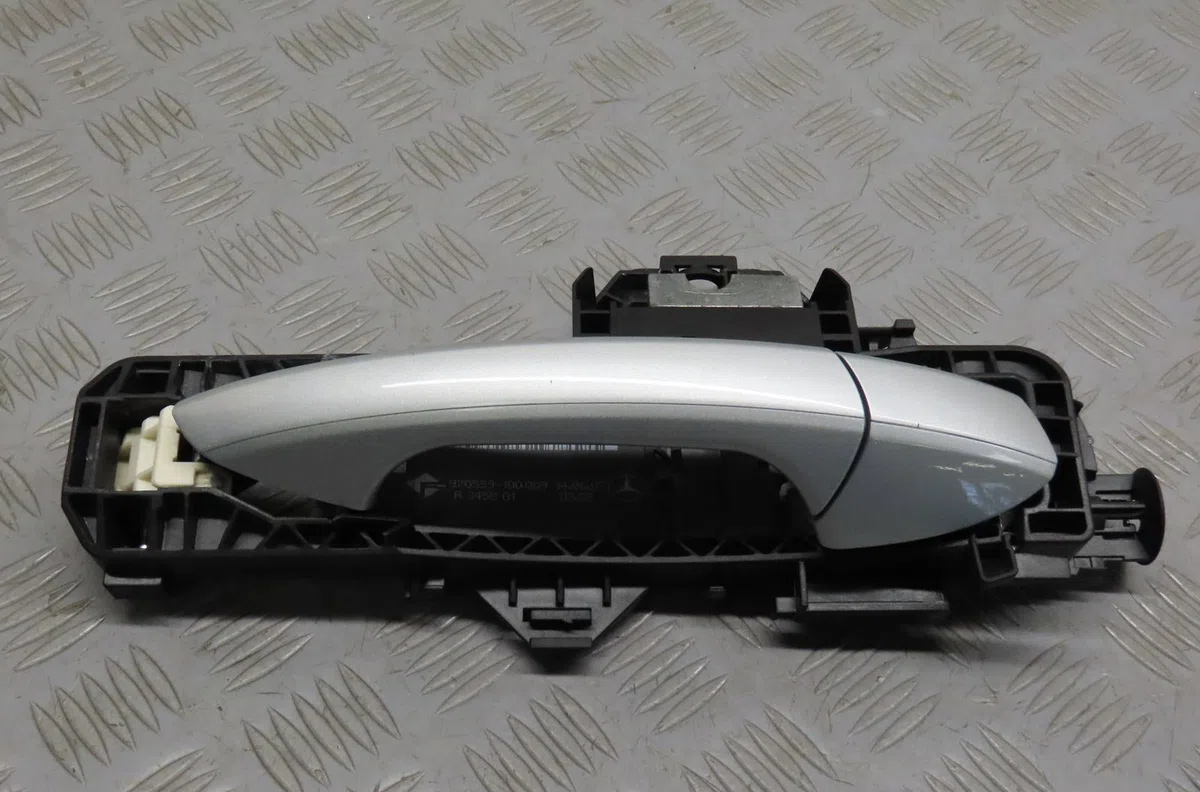 Poignee ext porte avd Mercedes-benz CLASSE C (W204) C 220 cdi (204.008) (2007-2008) 4 portes occasion