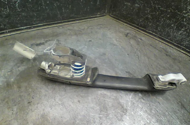 Poignee ext porte avd Mercedes-benz VITO - MIXTO Camionnette (W639) 111 cdi (639.601, 639.603) (2007) occasion