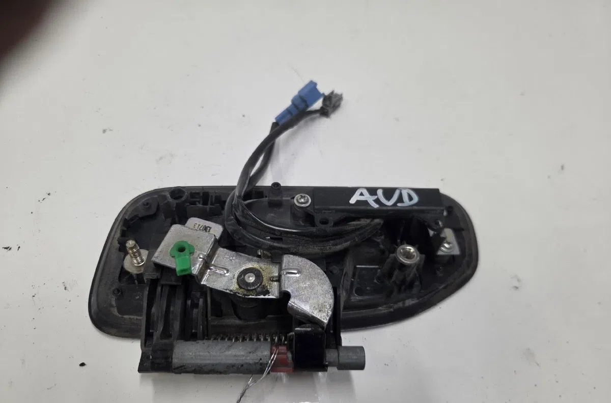 Poignee ext porte avd NISSAN NV200 occasion