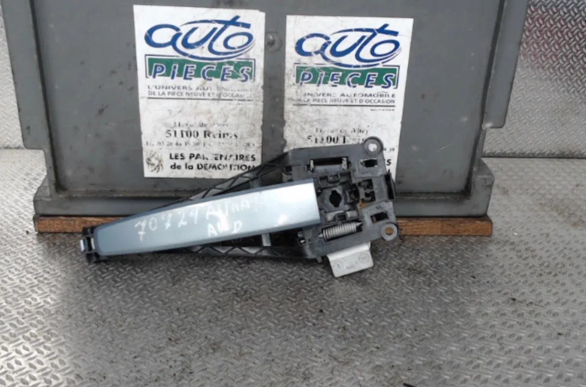 Poignee ext porte avd OPEL ASTRA H  ASTRA H TWINTOP CABRIOLET occasion