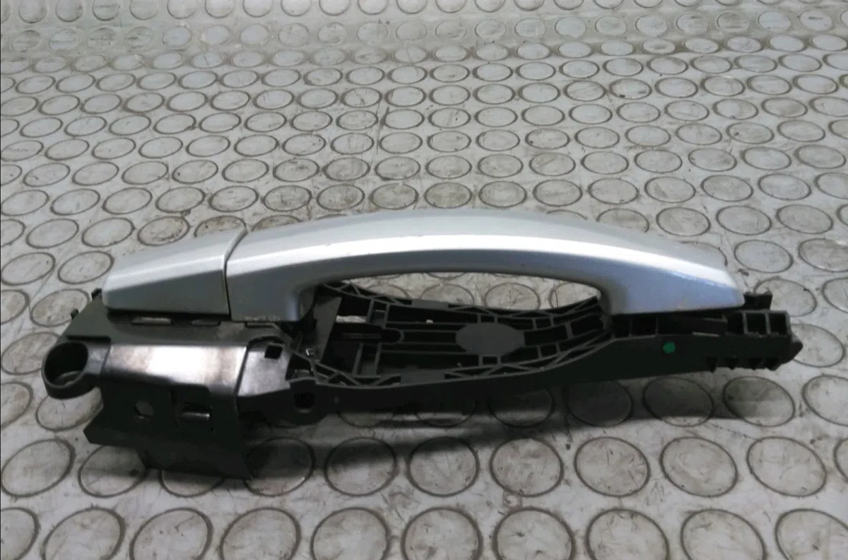 Poignee ext porte avd Opel ASTRA J Sports Tourer (P10) 1.7 cdti (35) (2010-2015) occasion