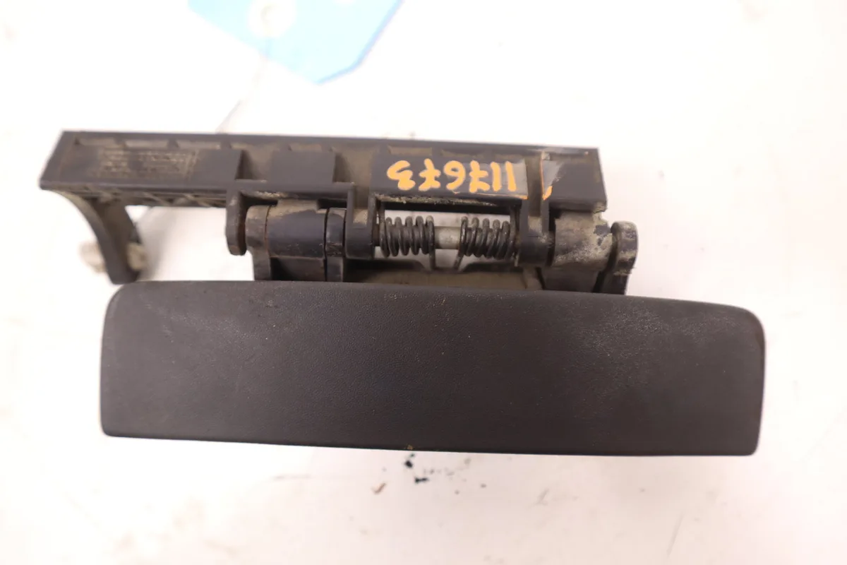 Poignee ext porte avd Peugeot 306 3-5 portes (7A, 7C, N3, N5) 1.9 d (1994-2001) occasion