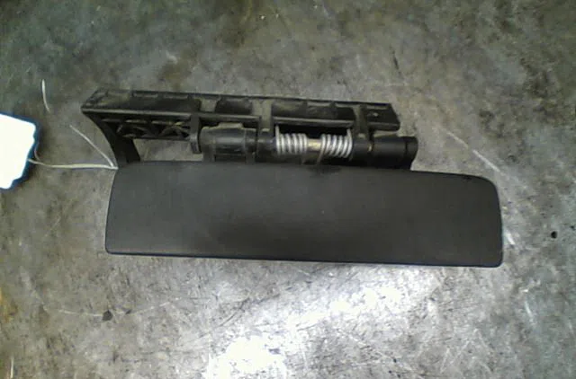 Poignee ext porte avd Peugeot 306 3-5 portes (7A, 7C, N3, N5) 2.0 xsi (1993-2001) occasion