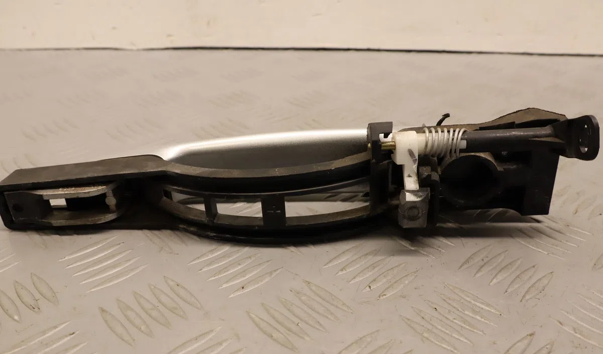Poignee ext porte avd Peugeot 307 (3A-C) 1.6 hdi 110 (2004-2009) 5 portes occasion
