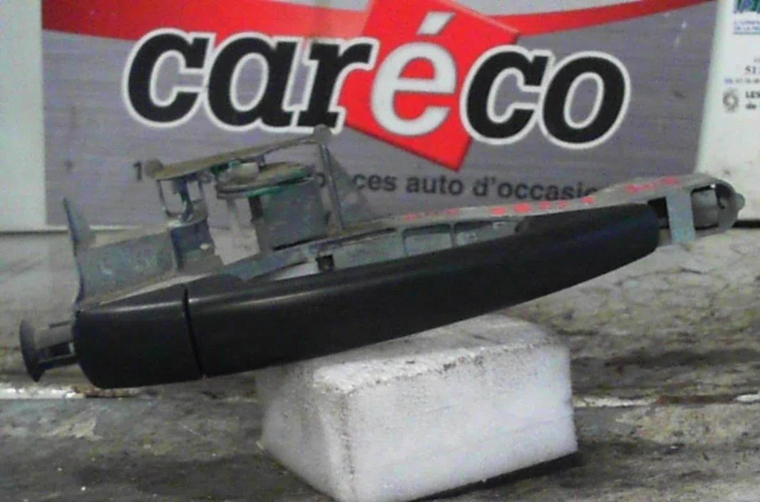 Poignee ext porte avd Peugeot 308 I (4A_, 4C_) 1.6 hdi (2007-2014) 5 portes occasion