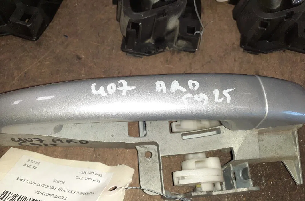 Poignee ext porte avd Peugeot 407 (6D_) 1.6 hdi 110 (6d9hzc, 6d9hyc) (2004-2010) occasion