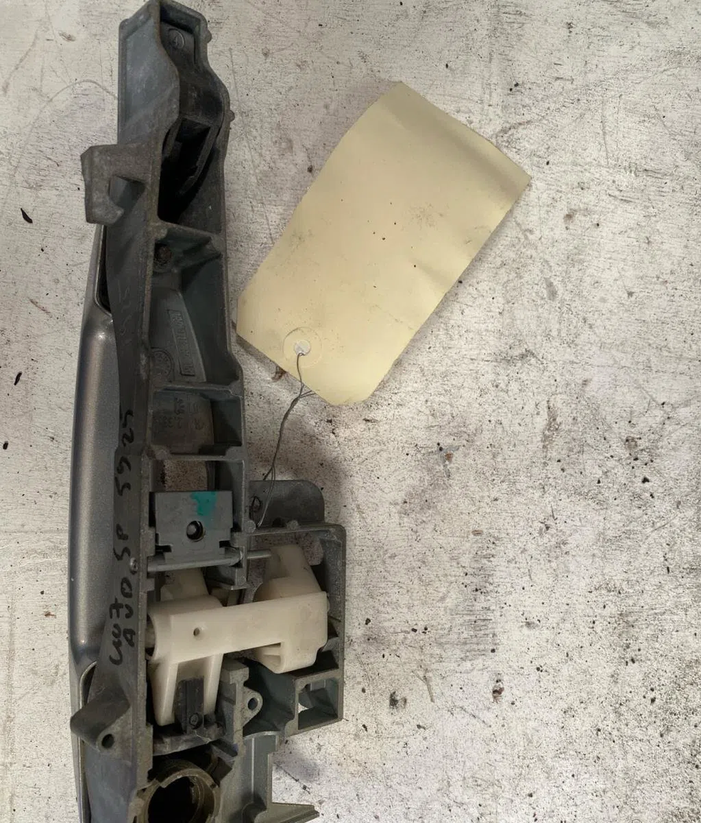 Poignee ext porte avd Peugeot 407 (6D_) 1.6 hdi 110 (6d9hzc, 6d9hyc) (2004-2010) occasion