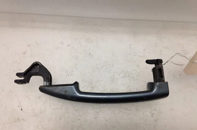 Poignee ext porte avd Peugeot 407 (6D_) 2.0 hdi 135 (6drhrh, 6drhre, 6drhrg, 6drhrj) (2004-2010) 4 portes occasion