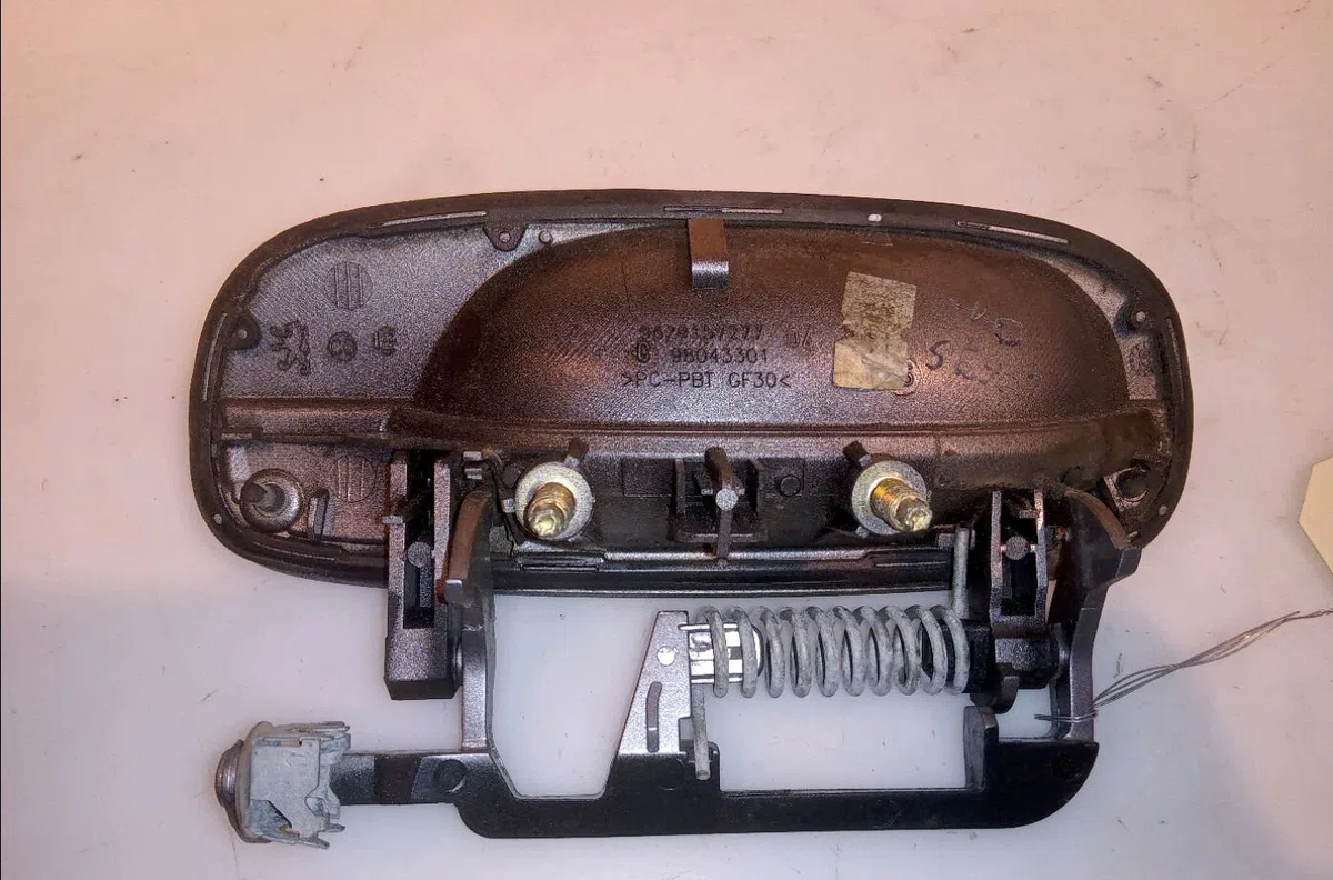 Poignee ext porte avd Peugeot 607 (9D, 9U) 3.0 v6 24v (2000-2004) occasion