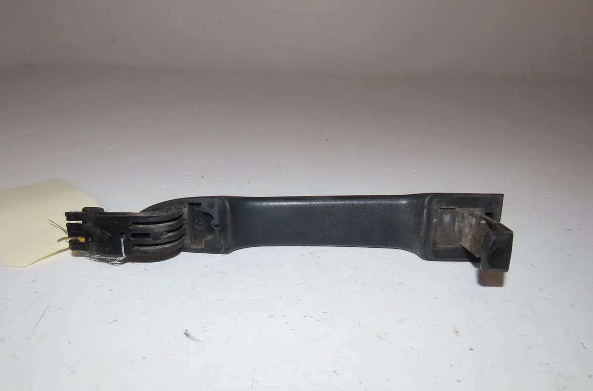 Poignee ext porte avd Renault CLIO III (BR0-1, CR0-1) 1.2 16v (br02, br0j, br11, cr02, cr0j, cr11) (2005-2014) 5 portes 