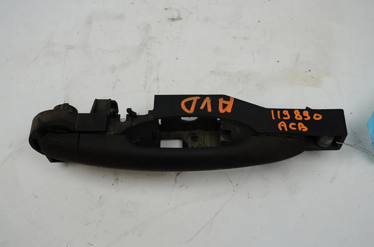 Poignee ext porte avd Renault CLIO III (BR0-1, CR0-1) 1.5 dci (c-br0g, c-br1g) (2005-2012) 5 portes occasion