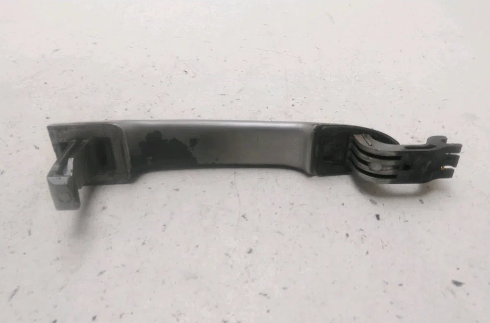 Poignee ext porte avd Renault CLIO III (BR0-1, CR0-1) 1.5 dci (c-br0g, c-br1g) (2005-2012) 5 portes occasion