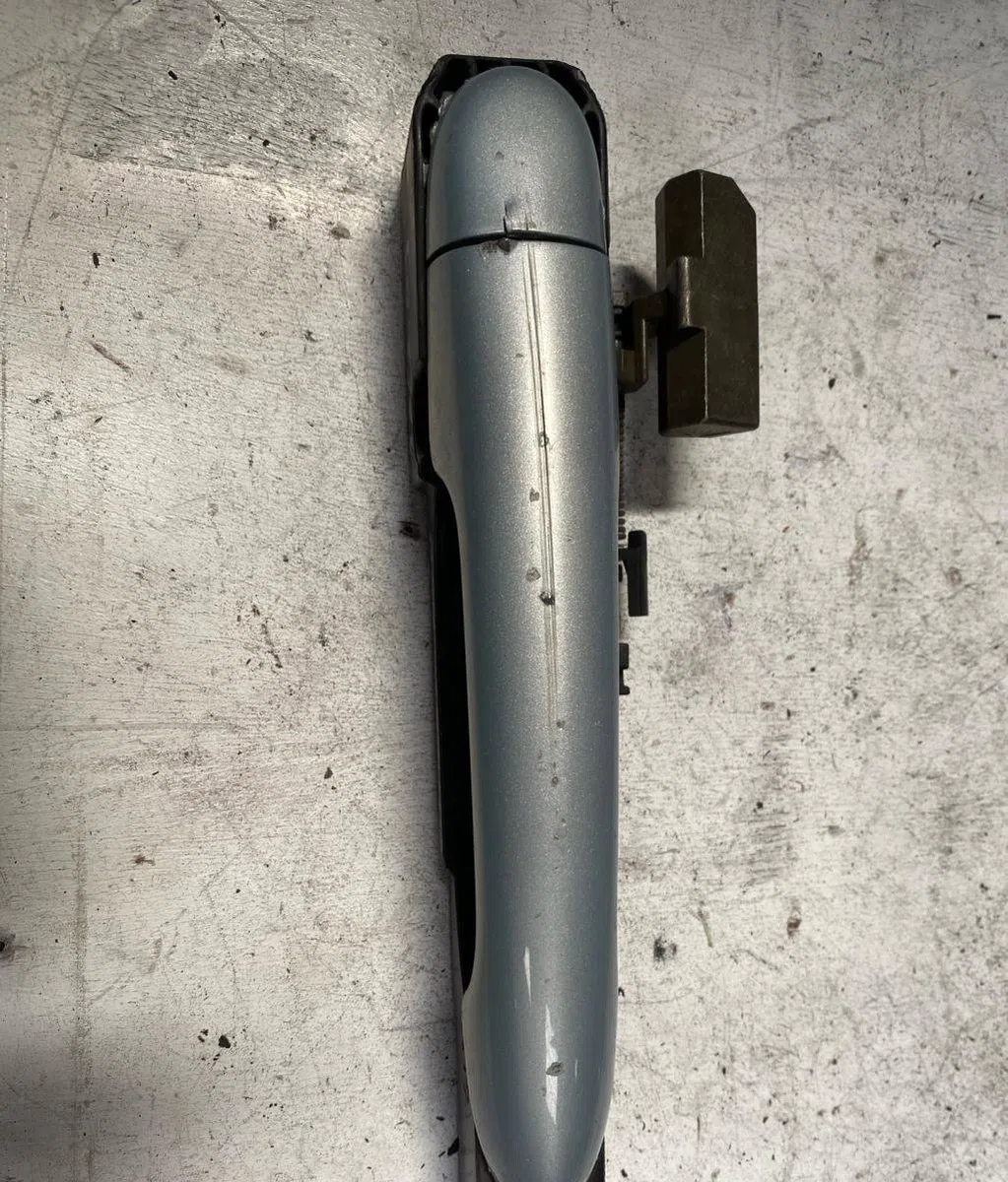 Poignee ext porte avd Renault ESPACE IV (JK0-1_) 1.9 dci (jk0u) (2003-2005) 5 portes occasion