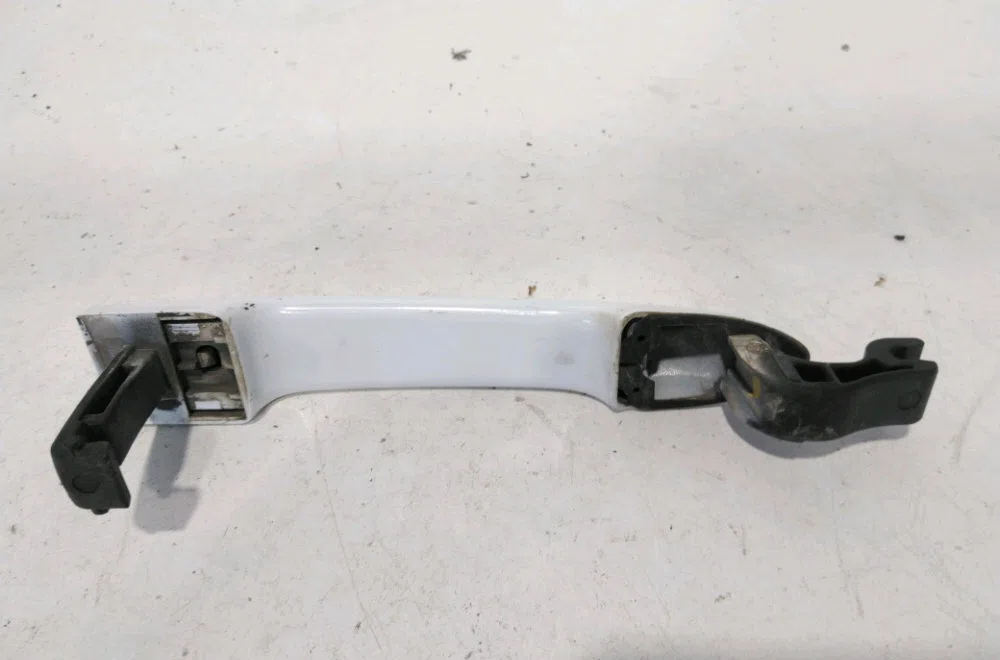 Poignee ext porte avd Renault MEGANE III 3-5 portes (BZ0-1_, B3_) 1.5 dci (2009) occasion