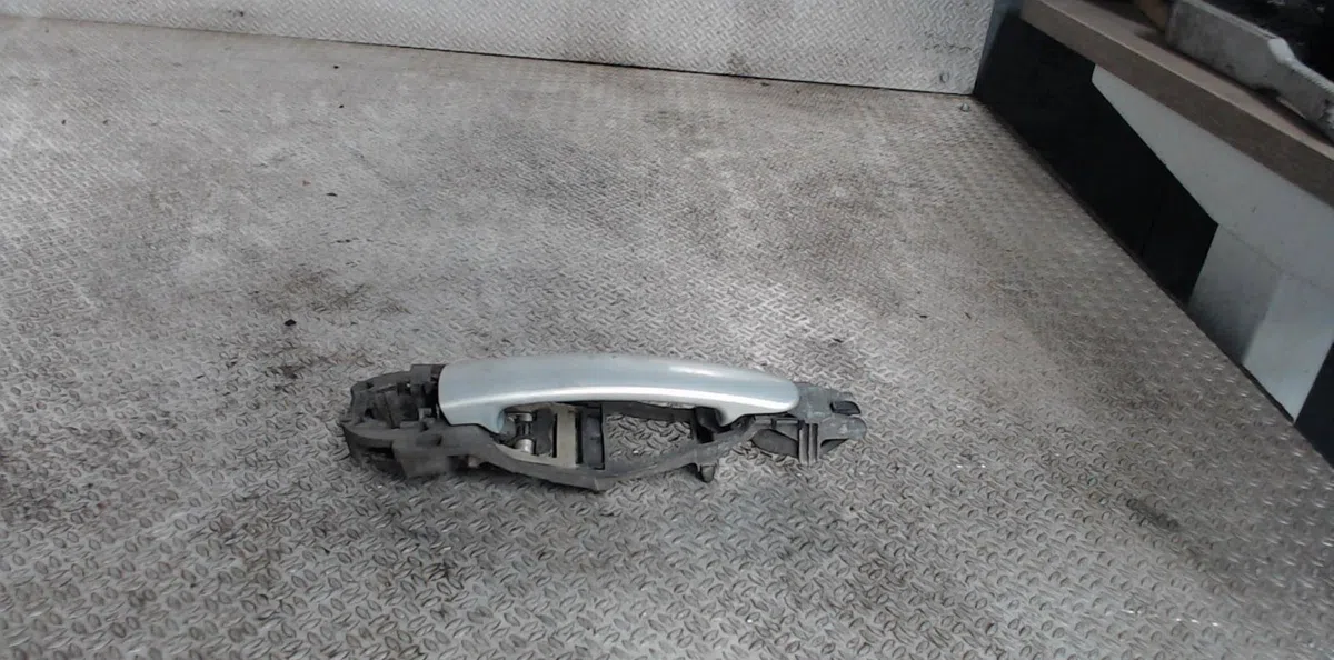 Poignee ext porte avd Seat TOLEDO II (1M2) 1.9 tdi (1999-2004) occasion