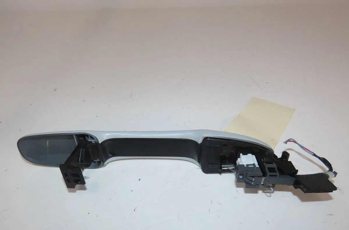 Poignee ext porte avd Toyota COROLLA Break (_E21_) 2.0 hybrid (mzeh12) (2019) 5 portes occasion