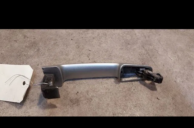 Poignee ext porte avd Toyota COROLLA (_E12_) 1.4 d (nde120_) (2004-2007) 5 portes occasion