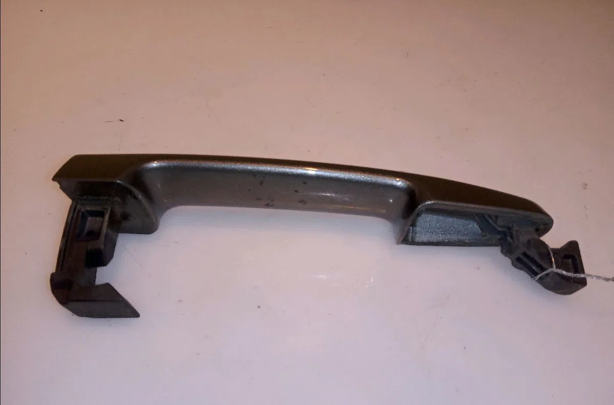 Poignee ext porte avd Toyota COROLLA Verso (ZER_, ZZE12_, R1_) 2.2 d-4d (aur10_) (2005-2009) 5 portes occasion