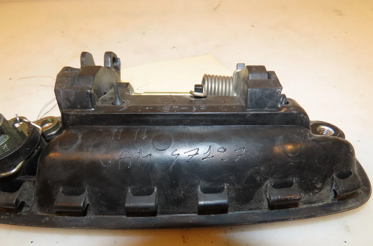 Poignee ext porte avd Toyota RAV 4 I Cabrio (_A1_) 2.0 4wd (sxa11) (1997-2000) occasion