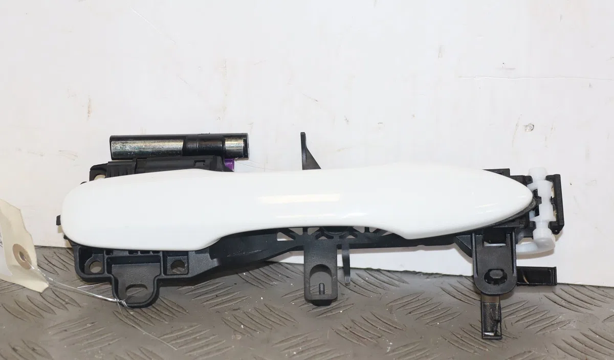 Poignee ext porte avd Toyota YARIS (_P21_, _PA1_, _PH1_) 1.5 hybrid (mxph10, mxph11) (2020) 5 portes occasion