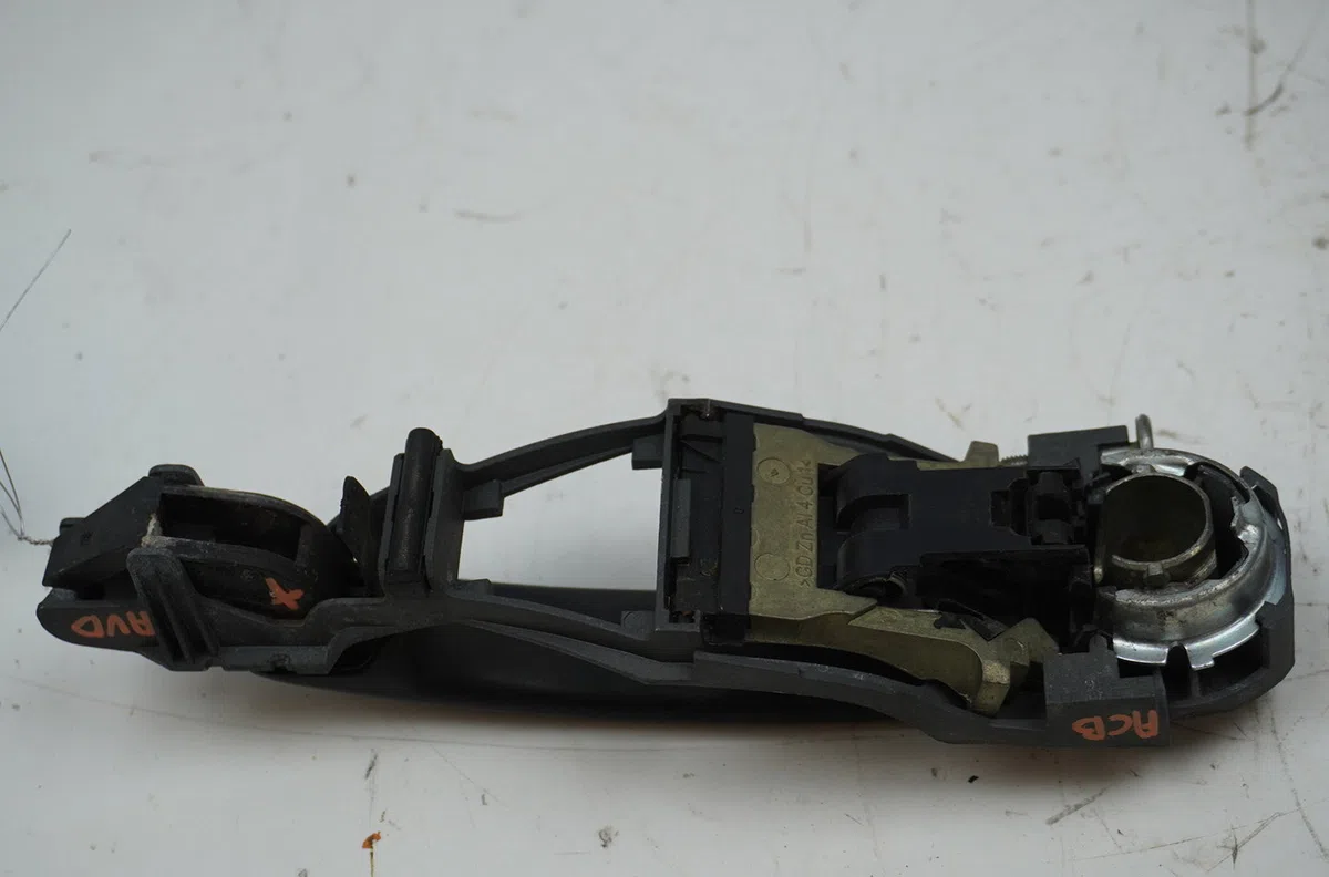 Poignee ext porte avd Volkswagen FOX 3-5 portes (5Z1, 5Z3, 5Z4) 1.2 (2005-2011) occasion