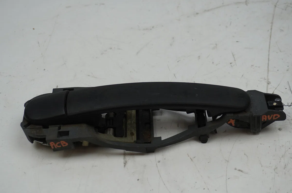 Poignee ext porte avd Volkswagen FOX 3-5 portes (5Z1, 5Z3, 5Z4) 1.2 (2005-2011) occasion